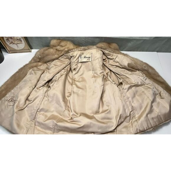 Vintage Mann by Detroit mink fur short cape coat. Unsized. - Picture 10 of 14
